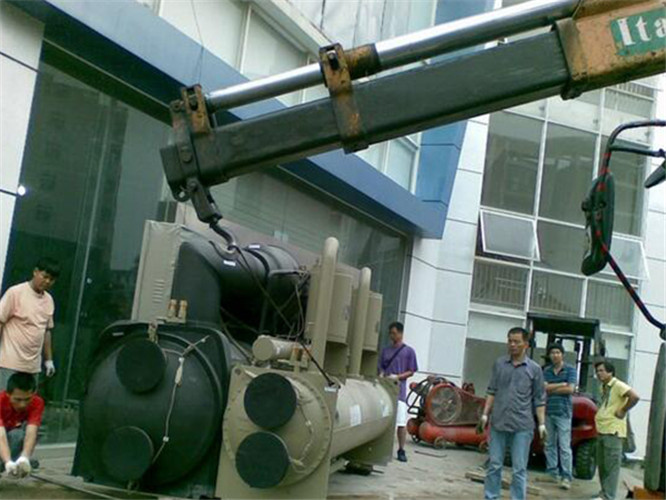 农安县随车吊和汽车吊的核心区别是什么？哪种更省钱？