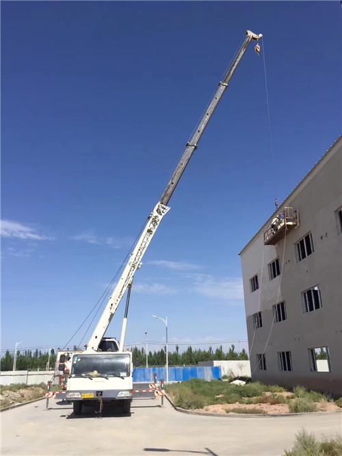 农安县“轻装强干”—— 吊车的 “轻量化臂架” 技术